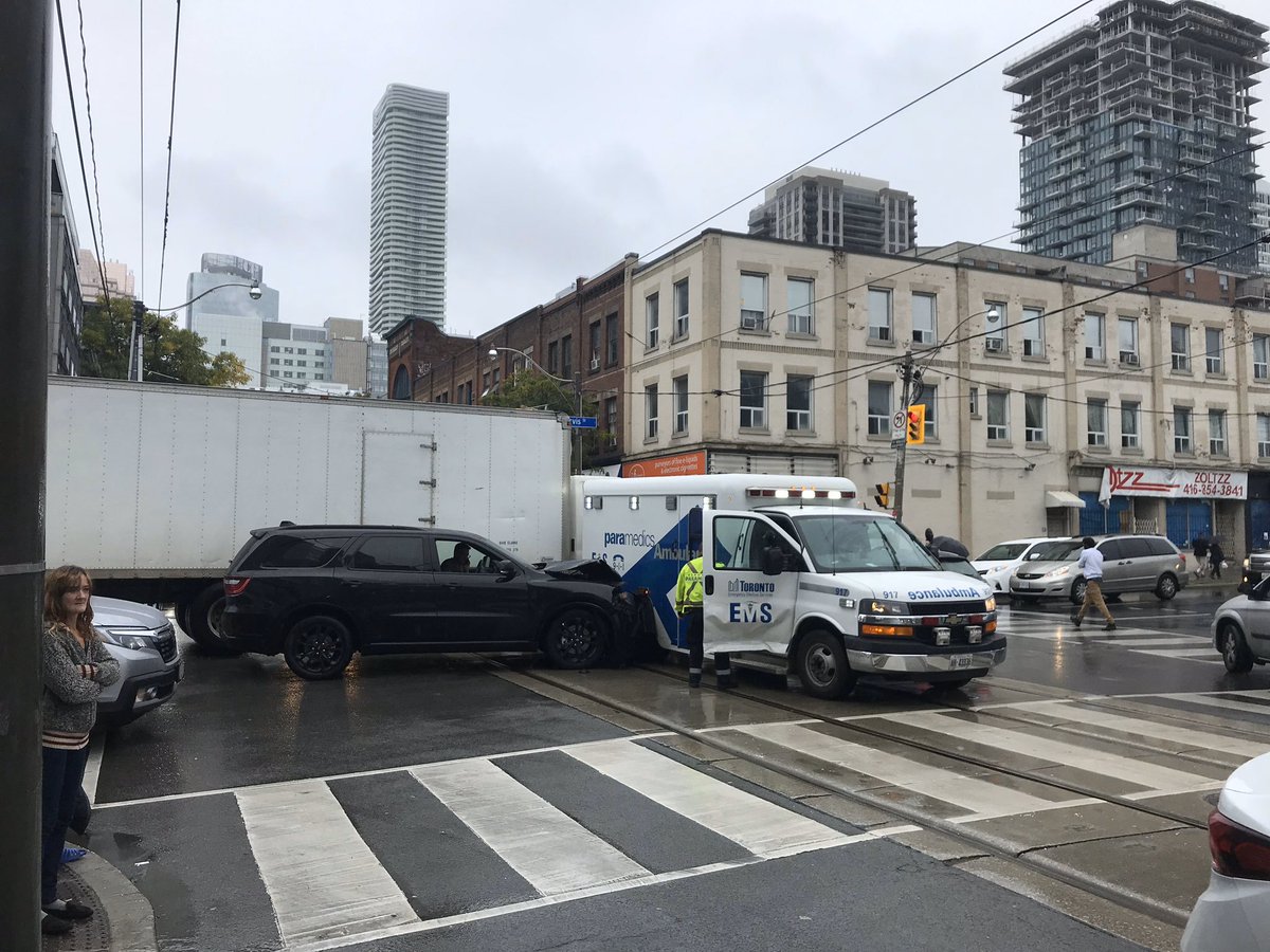 Remember everyone:Whether pedestrian, driver, or cyclist, safety in our public spaces is a shared responsibility. #VisionZero  #ZeroVision  #SharedResponsibility  #CarCulture https://twitter.com/sean_yyz/status/1179411167737008128