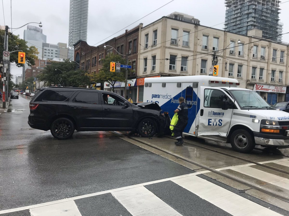 Remember everyone:Whether pedestrian, driver, or cyclist, safety in our public spaces is a shared responsibility. #VisionZero  #ZeroVision  #SharedResponsibility  #CarCulture https://twitter.com/sean_yyz/status/1179411167737008128