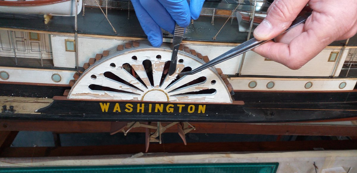 #BuenMiercoles 

El taller de modelismo realiza la puesta en valor del medio modelo "Washington" de dos metros de eslora expuesto en Sala Náutica. El mismo fue un emblemático buque de pasajeros fluvial construido en 1906.

#MUNN #TuMuseo #Tigre

<a href="/Armada_Arg/">Armada Argentina</a>
@MindefArg <a href="/vivi_tigre/">Viví Tigre</a>