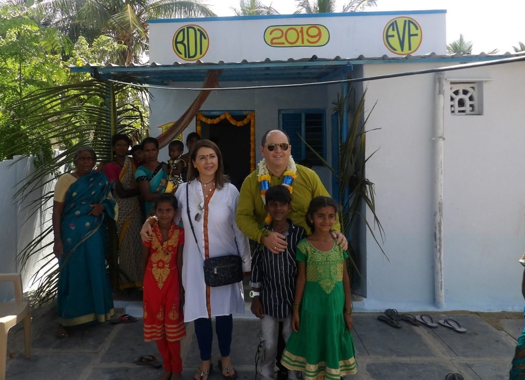 fvicenteferrer's tweet image. 🏡 @TMGrupoInmo y @fvicenteferrer inauguran la aldea “José Luis Serna Moukthikapuram” en el sur de la #India.

Gracias a esta colaboración un total de 71 familias del distrito de #Anantapur han podido acceder a una vivienda digna y segura.