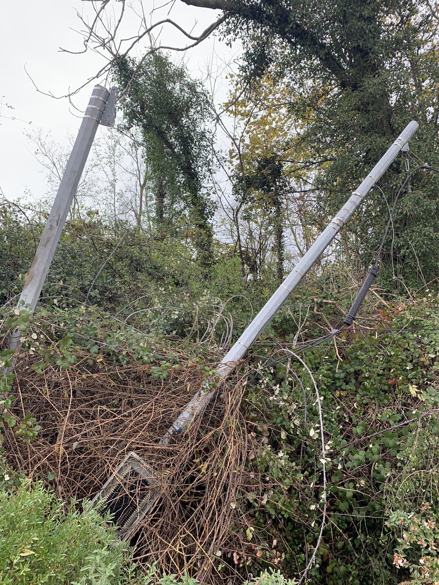 fabiennedulac's tweet image. Formidable mobilisation et énergie des équipes @Orange pour faire face aux intempéries exceptionnelles qui ont touché la Drôme Ardèche et le Sud-Est de la France.Merci à tous. Nous sommes mobilisés pour tous nos clients. @ValerieTherond @CaroleLecoutre @BerenguerYves @NDrouillet