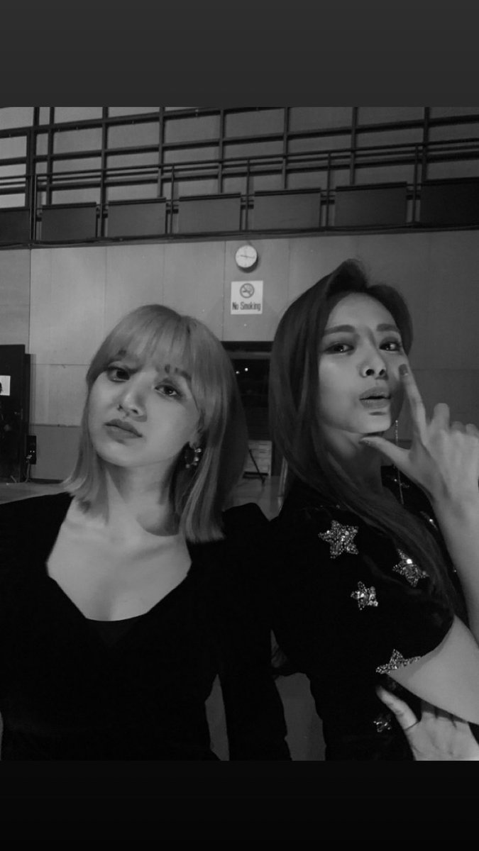 misayeon's tweet photo. Momo 🍑: "TWICE taken by Momo" https://t.co/HSW7tkTBwd