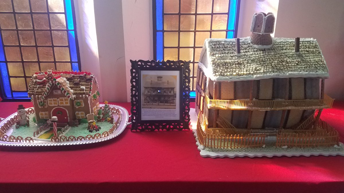 Here we are again! The Old Stanton Schoolhouse designed & built by @FrankHPeterson1 baking students.Chef Self's motivated kids also built a Holiday House. I ❤️ our school! #gingerbreadextravaganza @DuvalSchools @DuvalSchoolsCTE #culinaryrising #petersoniseverywhere #oldandrews