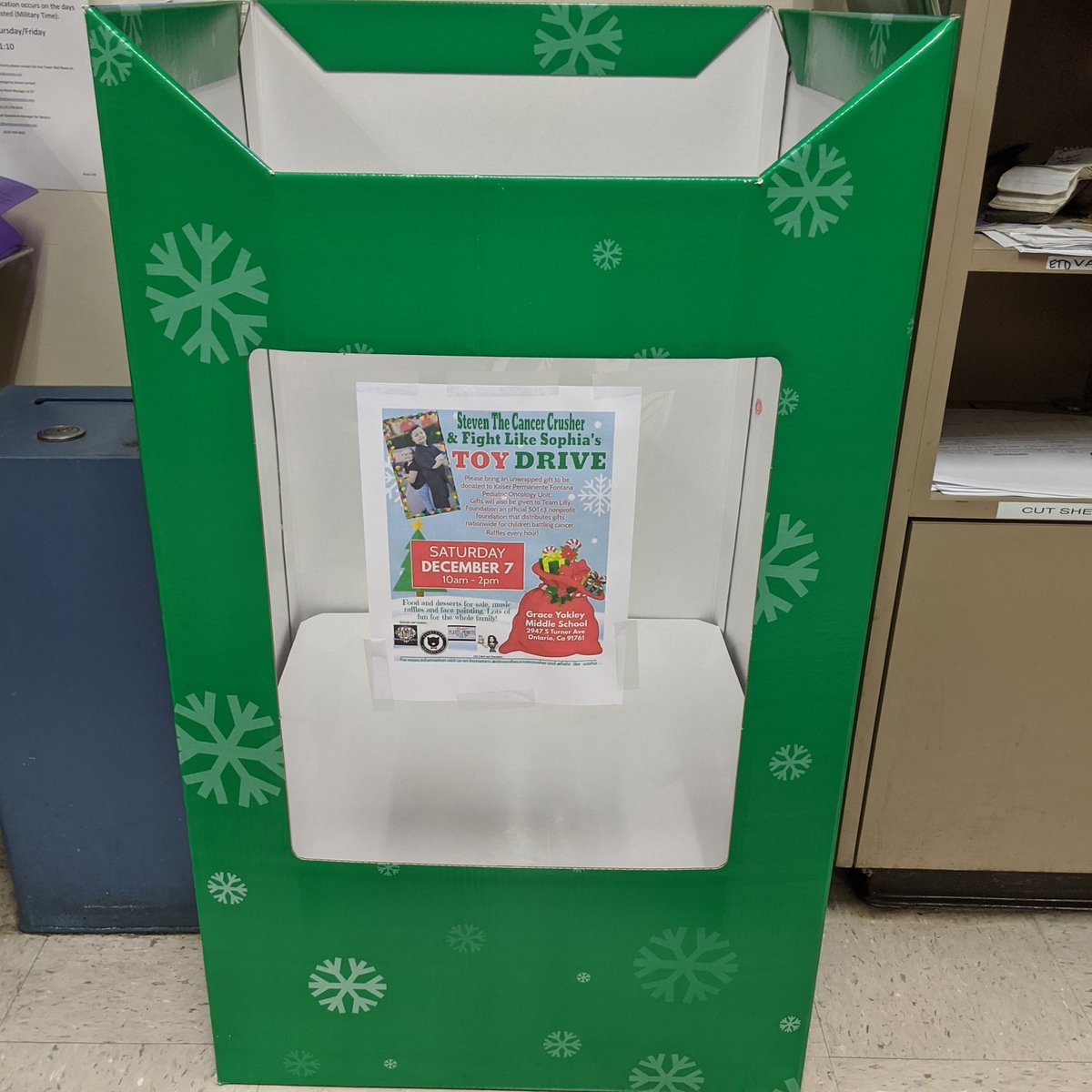 afranco71's tweet photo. Got my Toy drive box set up at work!! If you would like to donate an unwrapped new toy, I can pick up in the Ontario area #TeamLillyFoundation #lovelikeEmi #fightchildhoodcancer #helpingneverdone #blessothers @991KGGI @EvelynErives @therealODM @TakeGarr @AniCaribbean @socalgas https://t.co/v39IBZG2aH
