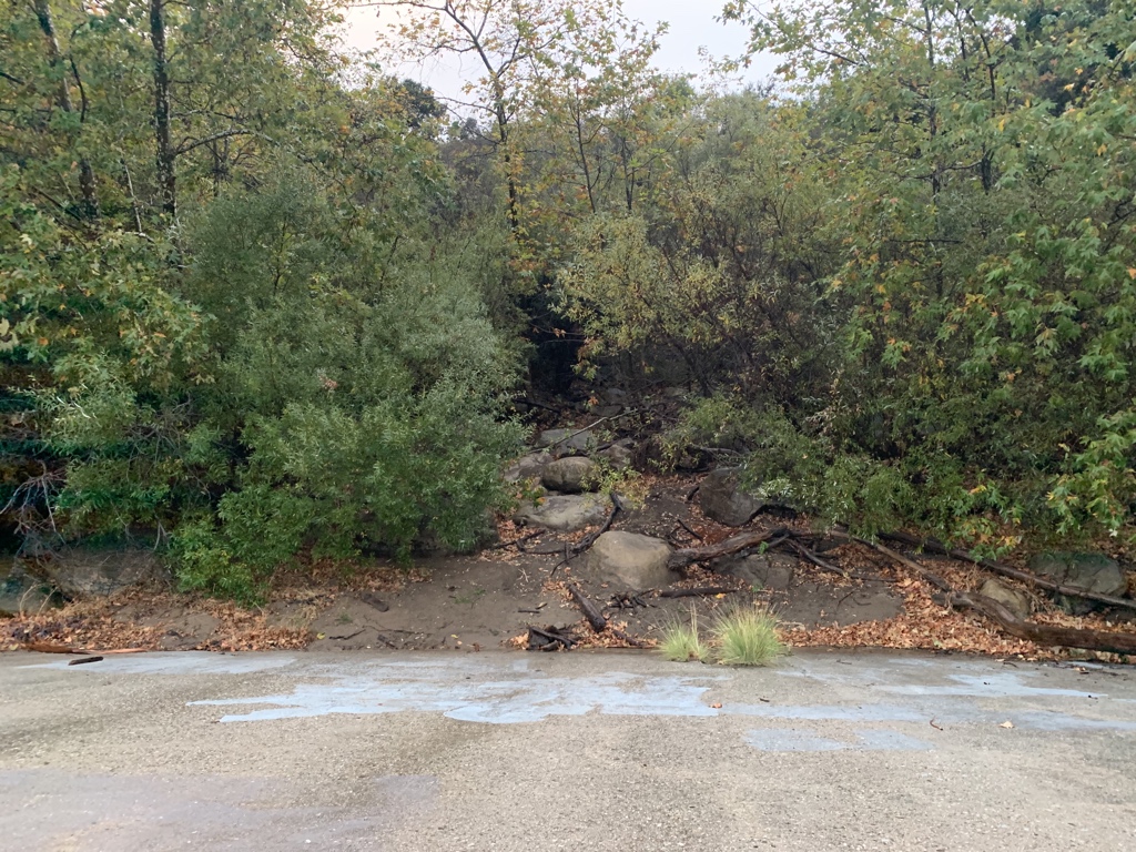 COSBPublicWorks's tweet image. 7 a.m. at San Antonio Creek Basin below the #cavefire burn area/above Tucker’s Grove. The basin remains clean with zero water flow. #cawx