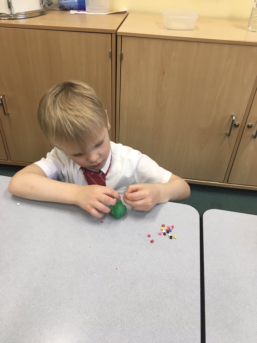 YMS_Reception's tweet image. Fine motor practice today #nopenwednesday @psbacc