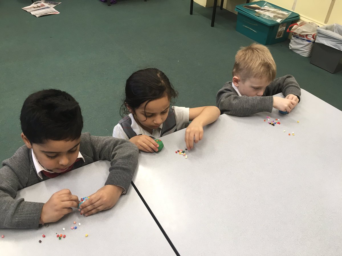 YMS_Reception's tweet image. Fine motor practice today #nopenwednesday @psbacc