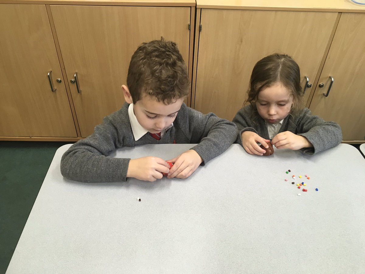 YMS_Reception's tweet image. Fine motor practice today #nopenwednesday @psbacc