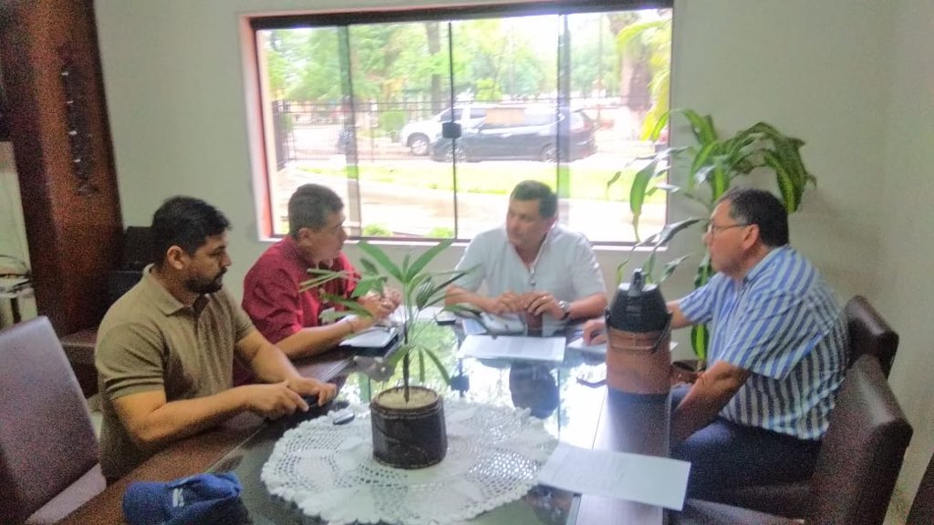 INDIPY's tweet photo. El Presidente del INDI, @EdgarOlmedo2018 realizó una gira por el Departamento de San Pedro con el objetivo de interiorizarse de la situación por la que atraviesan integrantes de Comunidades. Se dieron diálogos con líderes de varias nucleaciones. #INDIPY #Paraguaydelagente https://t.co/przWRBKvVo