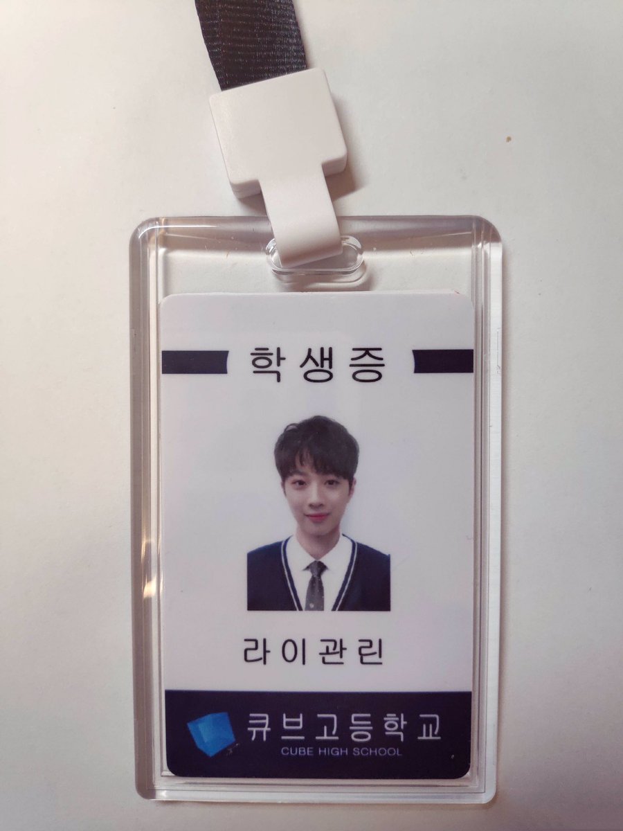 de05114053's tweet photo. #라이관린 #赖冠霖 #LAIKUANLIN 
好想要这个学生证 https://t.co/nLszoRtYKt