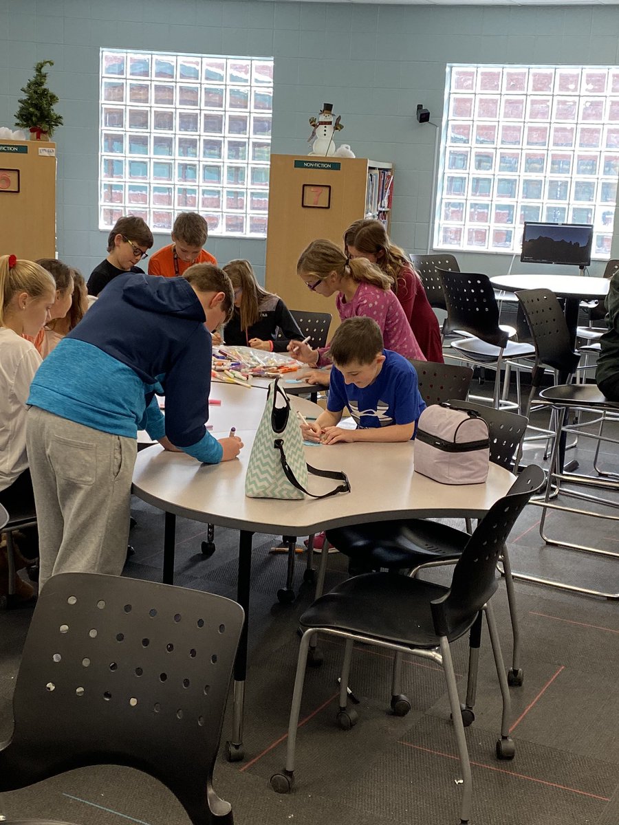 loriv83's tweet photo. @LakotaEndeavor and @cheetahstweet HUB Squads met this week to become leaders in the HUB for our schools. We used our button maker to make HUB Squad buttons so our friends could know to ask us for help! #WEAreEmpowered #cheetahpride #rocketproud #WEareLakota https://t.co/fbaKgNSyFO