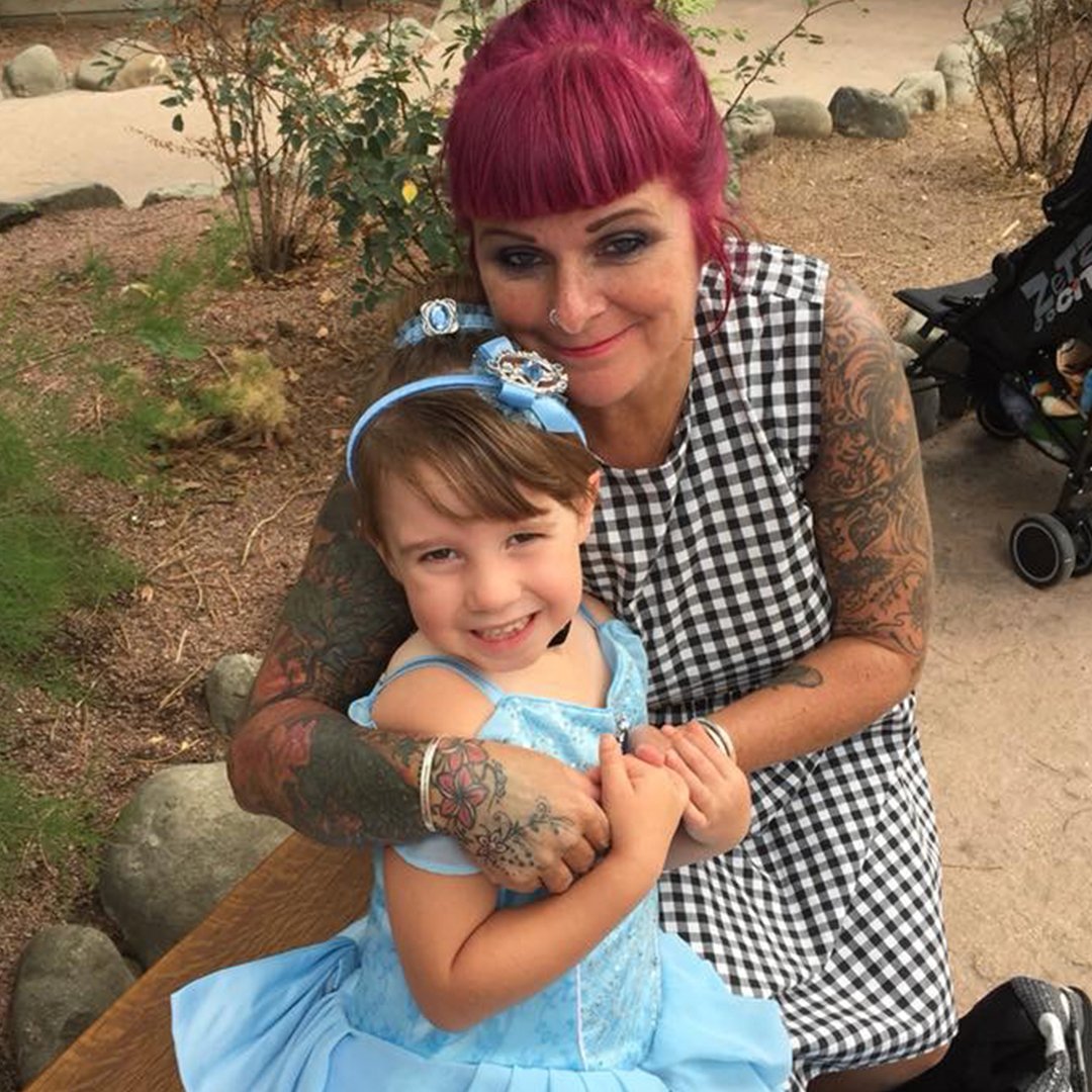 undefeatable's tweet photo. Joβs depression and fatigue can mean dealing with some not-so-good days. But playing in the garden with her grandkids gives her the motivation to get up and get moving.
Share your #ManySidesOfMe to show the realities of living with a health condition.
#WeAreUndefeatable https://t.co/7THxNs0vPm