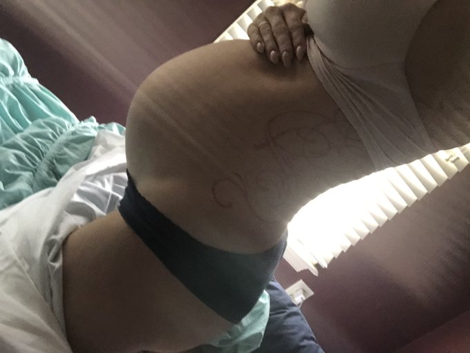 30 weeks pregnant. Getting there https://t.co/xOGo6S5Ptx