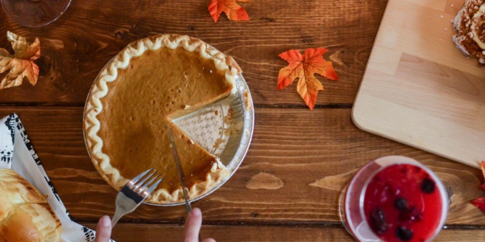 onlyboth's tweet image. When gathered around the table, remember not everyone feasts on #Thanksgiving. Benchmine.com delivers the top achievements and opportunities in food environment index among larger counties at bit.ly/37Dmtec. #SDOH #OnlyBoth #HealthCareCompare #Transparency