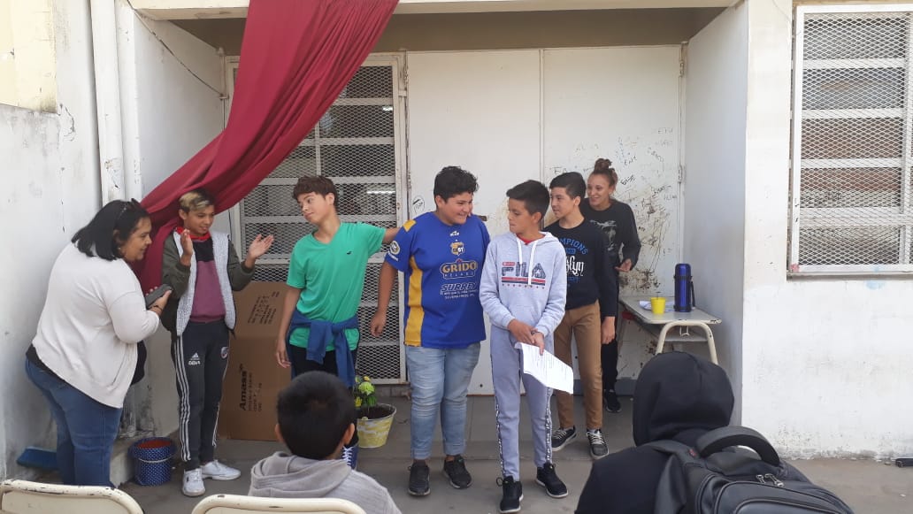 AppellaClaudia's tweet photo. ES N° 10. 9 de Julio. Región 15.

Evaluación Integradora una propuesta para articular: Teatro y Prácticas del Lenguaje. Apuesta a seguir aprendiendo!!!! Alumnos, Familias y Escuela.Felicitaciones !!!!
@susanacrespi1 @adriana_frega @SecundariaDGCYE https://t.co/QBDAkq0kwh