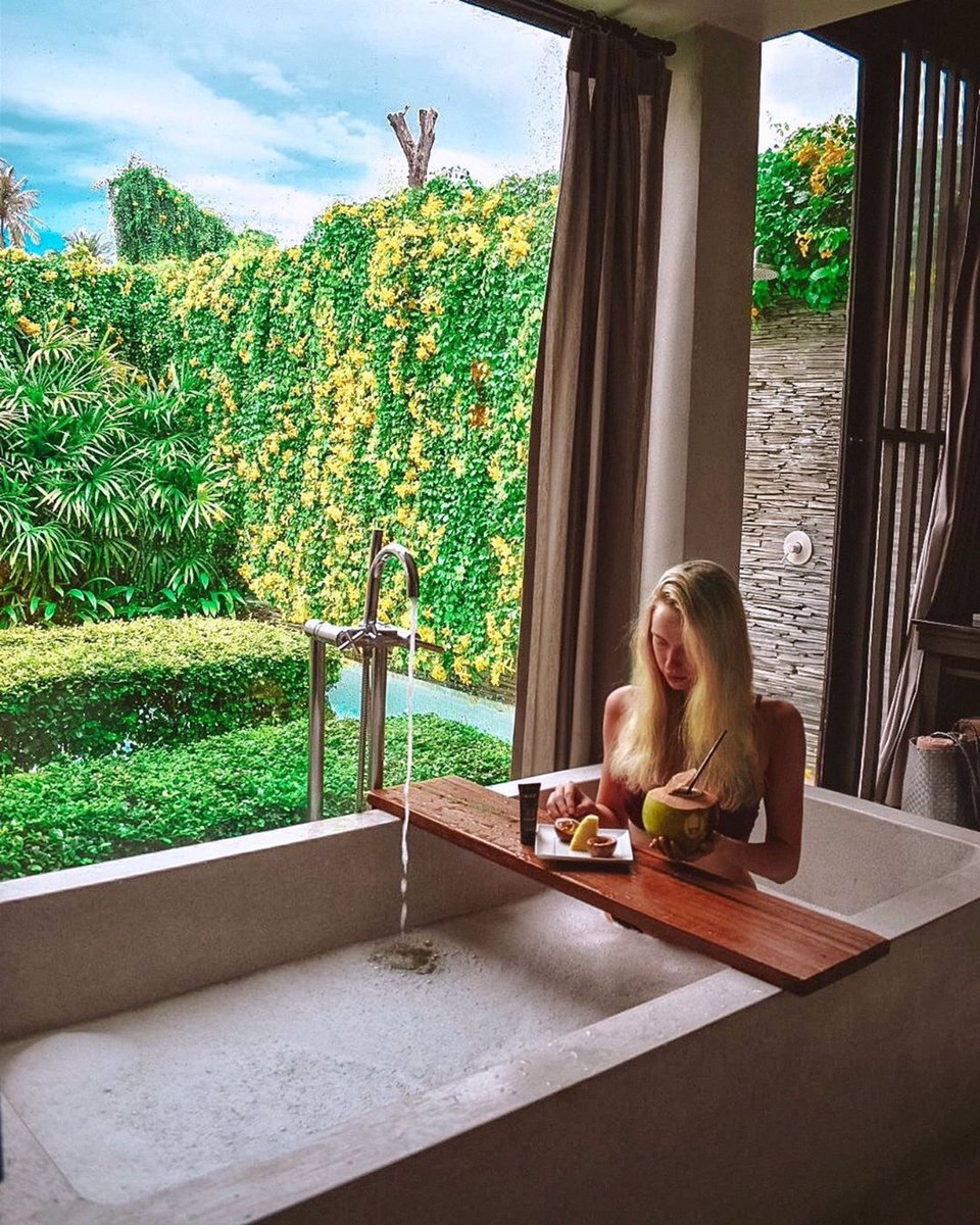 x2kohsamui's tweet photo. #Repost @georgia.bm
・・・
King size 🛁 @x2kohsamui @theasia.collective #theasiacollective
.
#X2samui #X2resorts #islandtrips #Samui #Samuiisland #Boutiqueresort #boutiquehotel #designhotel #samuiholidays #samuitrip #amazingThailand #poolvilla #privatepoolvilla #privatepool #spa https://t.co/gP5OgTT4WG