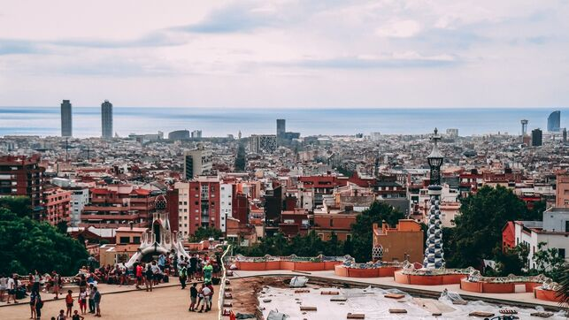 PAH_BCN's tweet photo. Ante la noticia publicada hoy sobre la medida del 30% de vivienda protegida en Barcelona, desde el grupo promotor tenemos claro que #TenimEl30 es una medida efectiva y avanzada. Abrimos hilo 👇
https://t.co/fWb70qOs7n https://t.co/SD7d8Wr2Aj