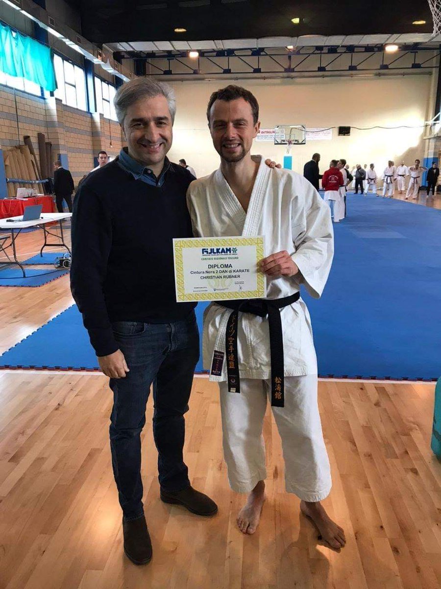 AKS_Sesto's tweet image. Si diploma cintura nera 2°dan Christian Rubner, qui in foto con il suo Maestro Massimiliano Molluzzo. #karate #toscanakarate #karateworld #fijlkam #fijlkamkarate