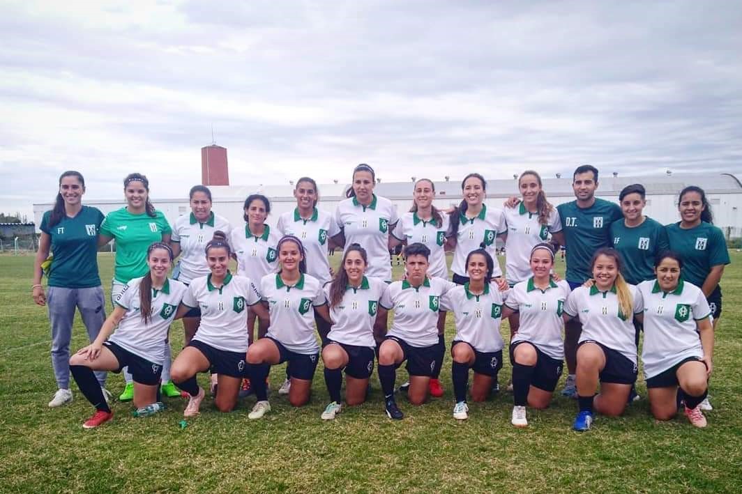 futbolella's tweet photo. POR LA GRAN VICTORIA . @femenino_racing quiere vencer en la última fecha al invicto @DefensorSp  en https://t.co/mvmGmOOO9H @AUFfemenino @GarraUY @guilledepor74 @paty_pujol https://t.co/eGOUCoSPg6