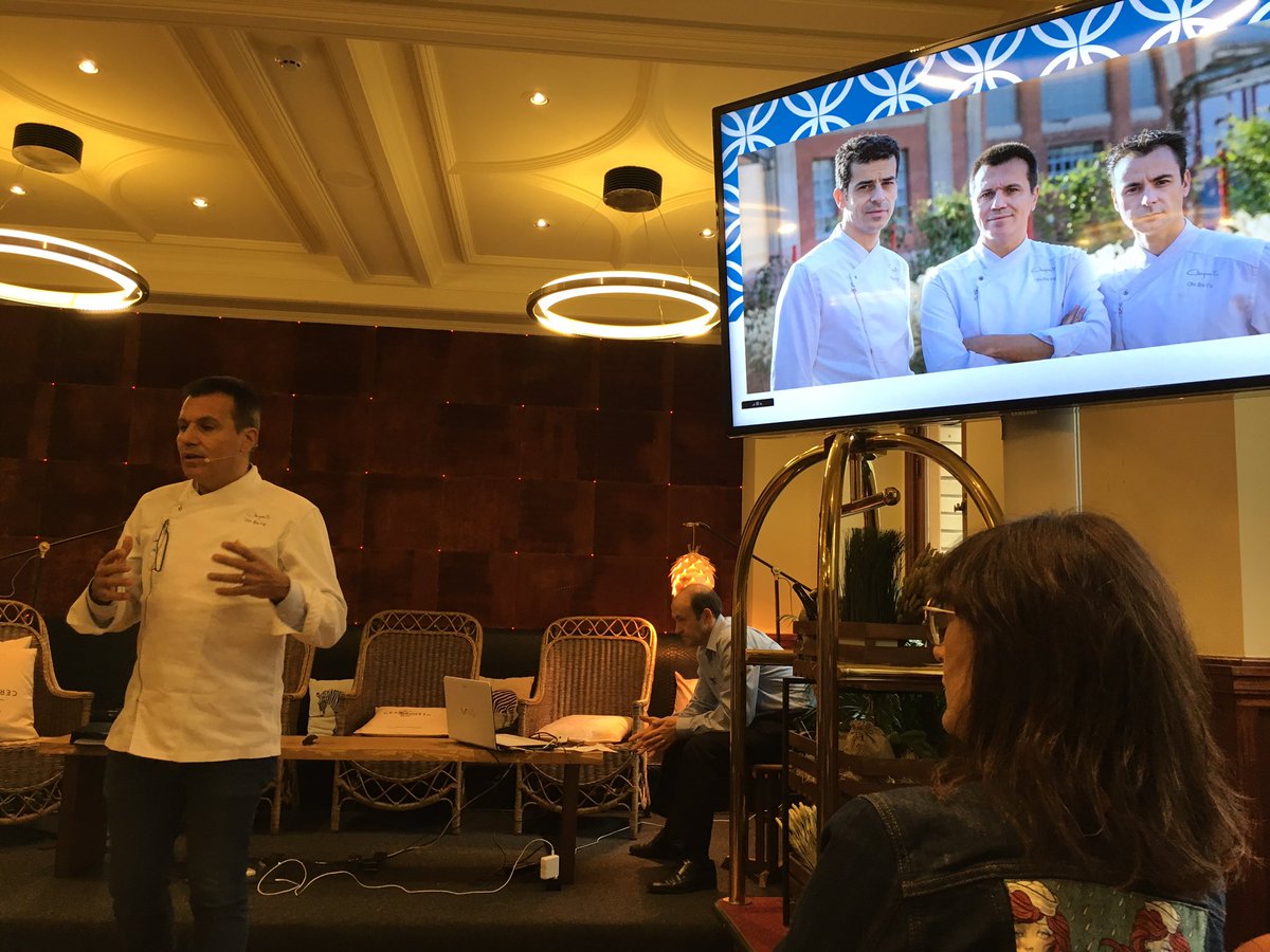 Ver
Reflexionar
Pensar
Crear
Autocriticarnos
Aprender
Ilusionar(nos)
Evolucionar
...

La filosofía de <a href="/CompartirCDQ/">Compartir Cadaqués</a> y <a href="/DisfrutarBCN/">Disfrutar Barcelona</a> contada por <a href="/oriolcastro/">Oriol Castro</a> en <a href="/BilbaoFoodCap1/">BBVA Bilbao Food Capital</a> 

“No hablamos de producto porque damos por supuesto que sin un buen producto no puedes cocinar” 🎯