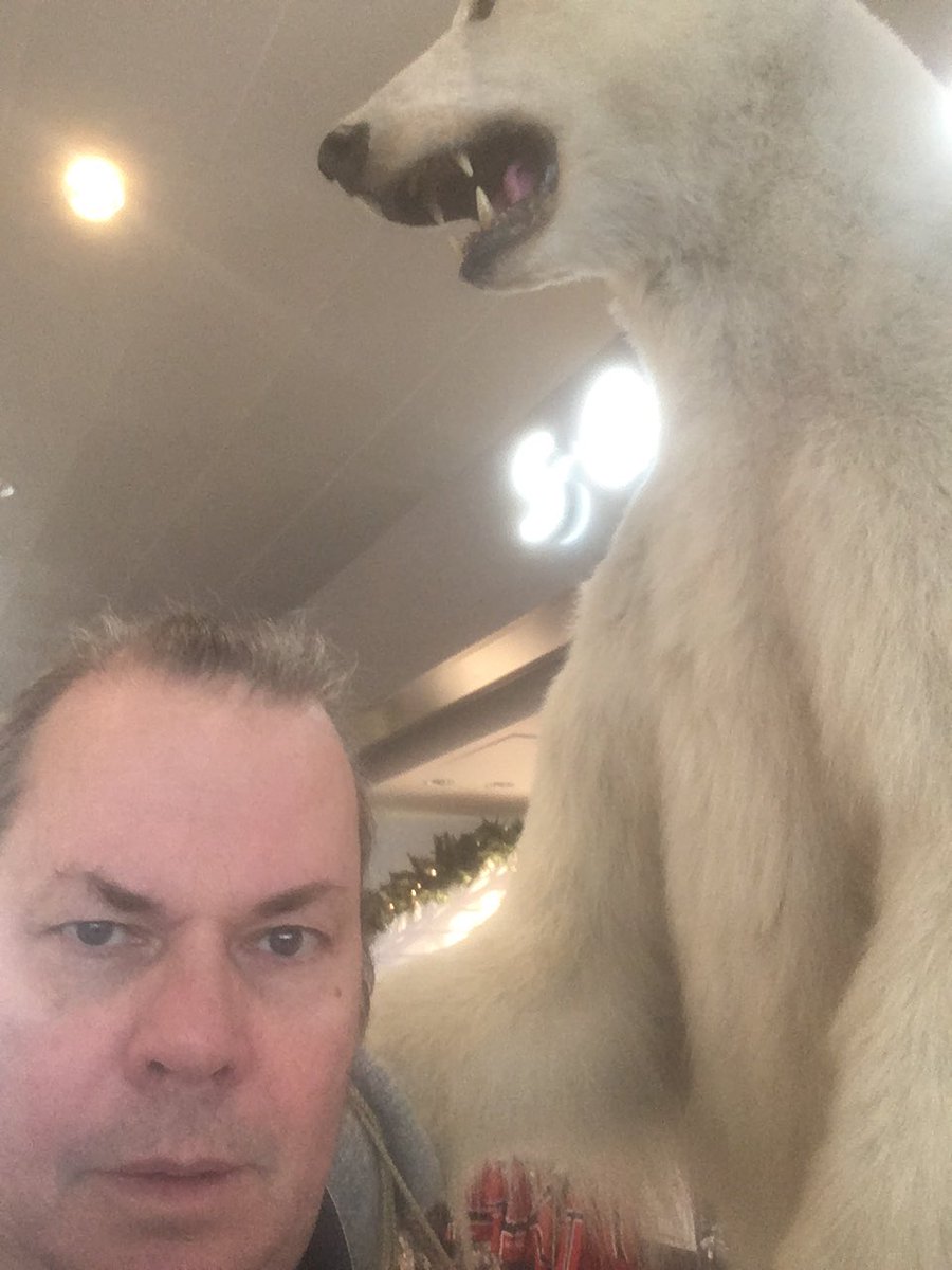JanGranvik's tweet photo. Möte med bjässen Björn från Island, övriga nordiska kollegor skall träffas inne i Oslo för att diskutera Musiker o Artist frågor.....! https://t.co/zIOTl6pcCP