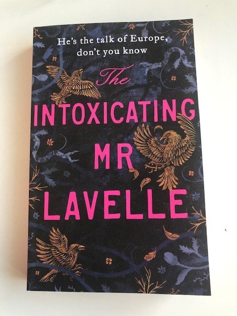 Laura Brooke tweet media