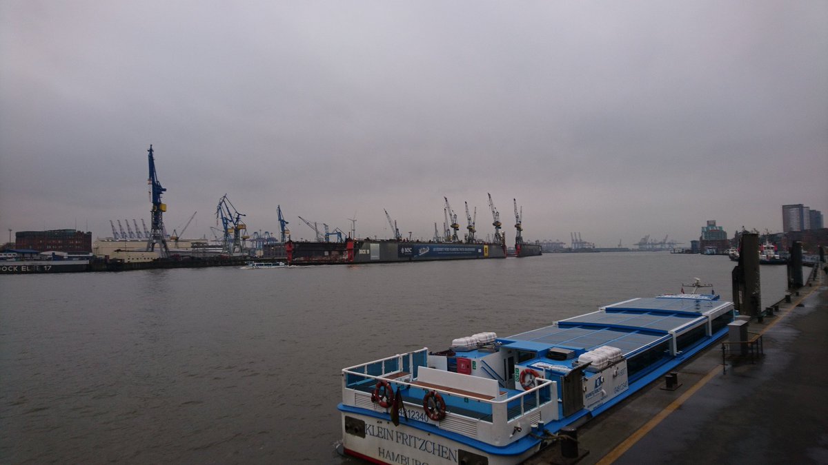 summerstyle's tweet photo. Hamburg, Deutschland. Germany's biggest seaport. Seagulls. Canals. Underground. Triangular buildings. The tunnel under the river Elbe. 6.5 hours by train from Kopenhagen https://t.co/SqfrGoDJl7