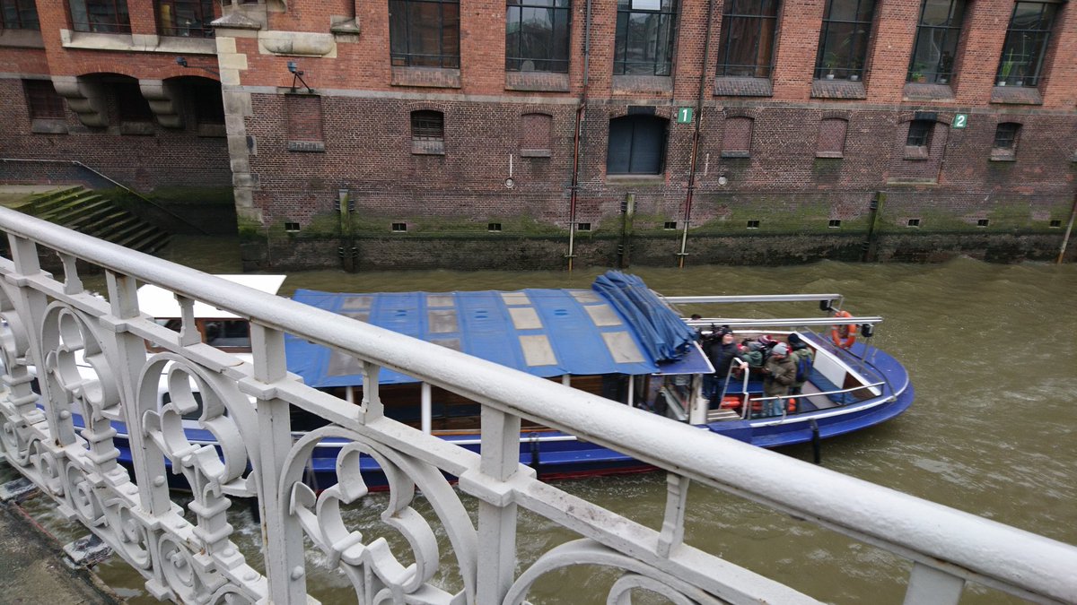 summerstyle's tweet photo. Hamburg, Deutschland. Germany's biggest seaport. Seagulls. Canals. Underground. Triangular buildings. The tunnel under the river Elbe. 6.5 hours by train from Kopenhagen https://t.co/SqfrGoDJl7