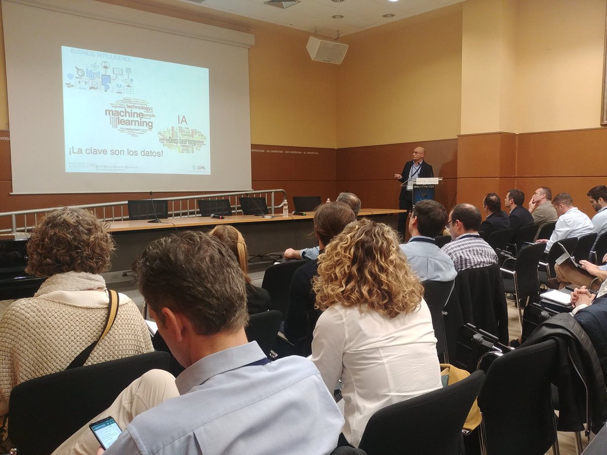 parccientificuv's tweet photo. 📈 | #ForosInnotransfer #IA
@Soria_Emilio, de @idal_uv @UV_EG, presenta sus desarrollos para el diagnóstico médico, el mantenimiento predictivo de máquinas y análisis de lenguaje natural: 'La clave es una buena pregunta de negocio a la que podamos suministrar datos' https://t.co/fMJ2T2Dw4S