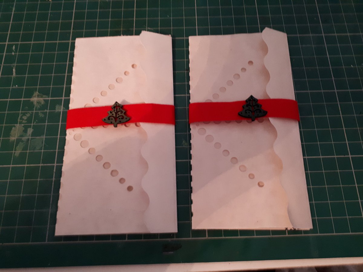 KcPapercraft's tweet image. Making ephemera for my Christmas fairy junk journal nearly finished x
#junkjournal #ephemera #papercraft