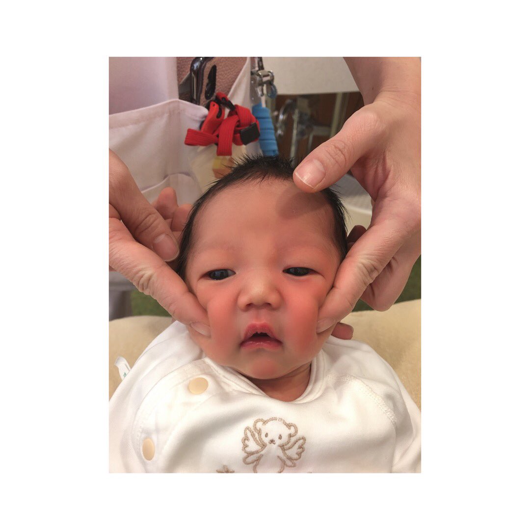 8_FK_3's tweet photo. --✄------ 報告 --✄------

令和元年 / 11月25日 / PM 4:43
40w4d / 2910g / 48cm / Boy 

命名☞ 黒田 翠 ｢すい｣ 君です ☺︎⁑

39時間の長い陣痛を乗り越え
無事出産しました︎︎ ☁︎︎︎︎*.
これから3人+タルトで幸せになろうね♥ https://t.co/6WpALhEWg7