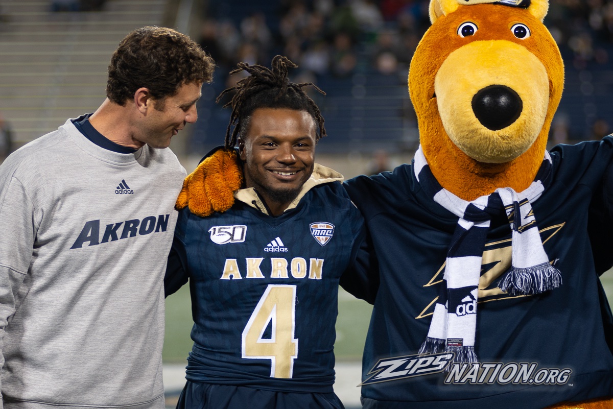 ZipsNationOrg's tweet photo. Senior night @ZipsFB 

More images here: https://t.co/0EnaN2h5ek https://t.co/iphD5R8Yi4