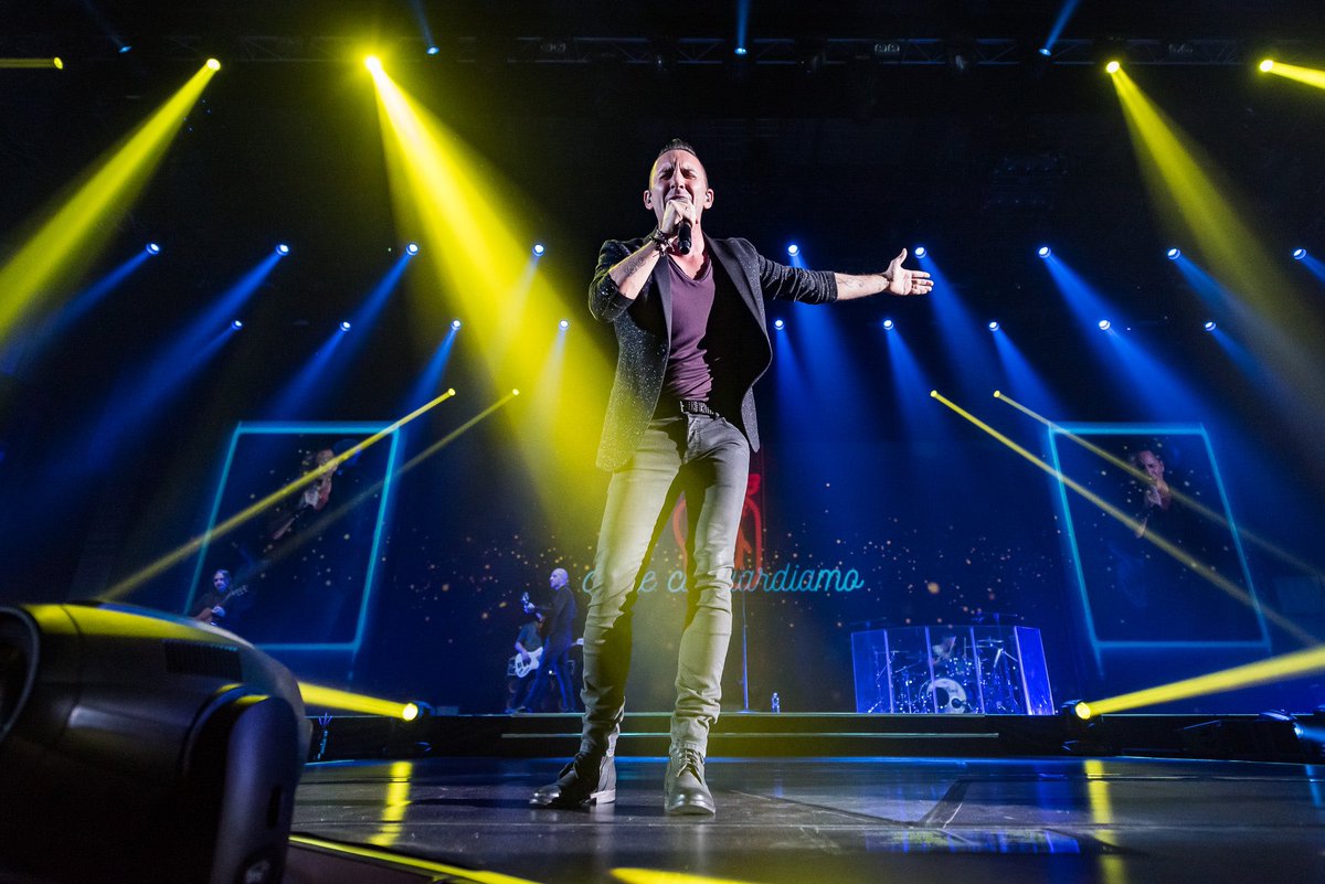 Ieri sera a Jesolo la data zero del #testaocrocetour. L’emozione era nell’aria, ritrovarci sul palco e ritrovarvi lì insieme a noi è stato magico. Grazie✨🍀
Ph <a href="/simonediluca/">Simone Di Luca</a> 
<a href="/HosioOfficial/">HosioOfficial</a> <a href="/ObviousBasicOff/">ObviousBasicOfficial</a> @fepgrouplive <a href="/Believe_Italy/">Believe_Italia</a> <a href="/WCM_IT/">Warner Chappell Music Italiana</a> <a href="/Radio105/">Radio 105</a>