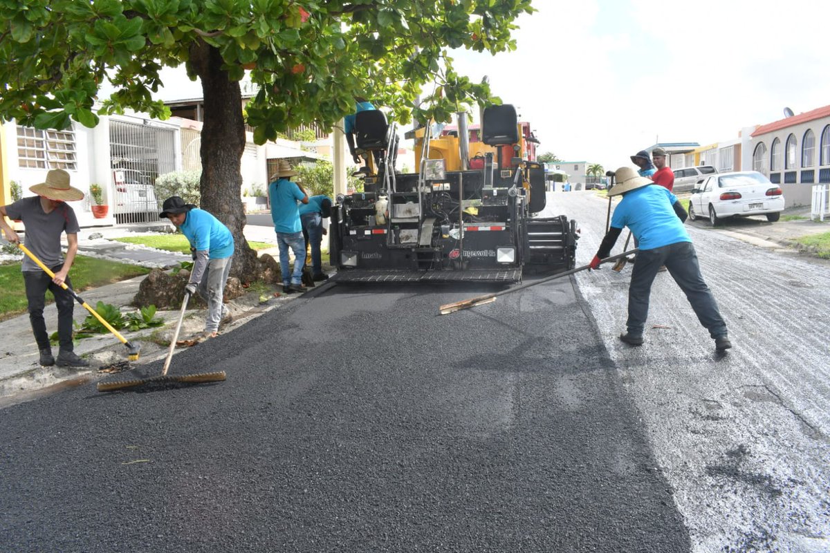 ramonluisrivera's tweet photo. Esta semana ese realizó reparación de aceras en Urb. Villa Rica y repavimentación en la calle 59 y 60 de Rexville y Sector Los Ríos. https://t.co/02DbJvTa4h