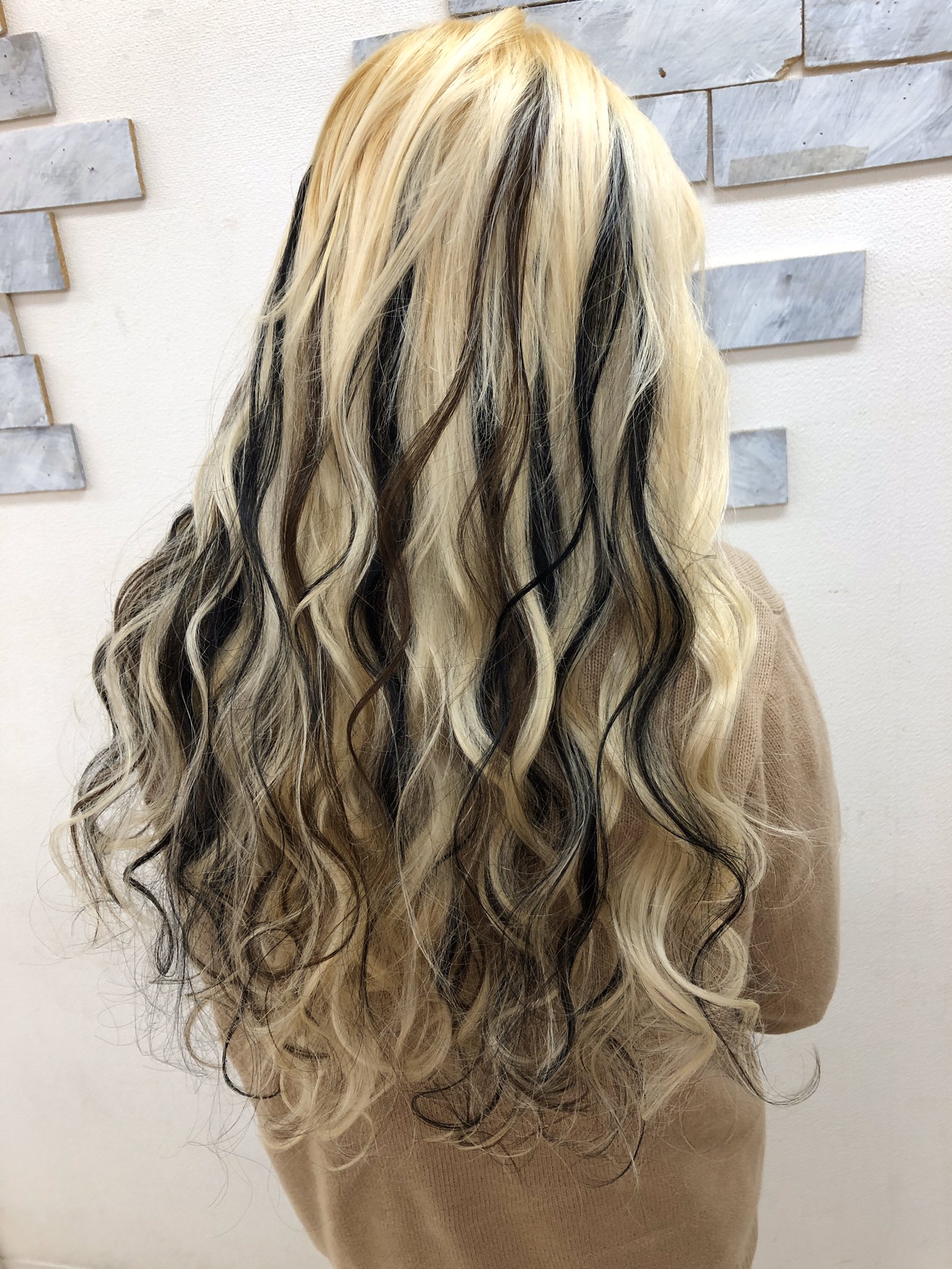 シールエクステ　ローライトに！ ハイライト、ローライト . . White×blackのハイライトとロー