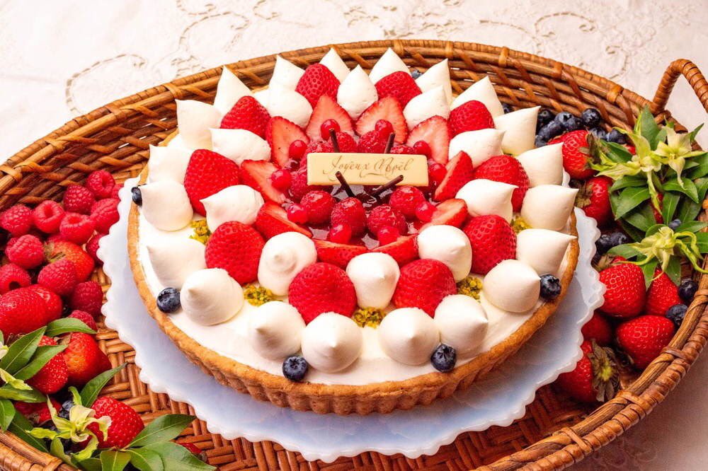 sweetroad5's tweet photo. １２月２０日〜２５日までの期間限定でフルーツタルト専門店「キル フェ ボン」から、クリスマス期間限定タルトが発売されます✨ https://t.co/EuIvVYidvq