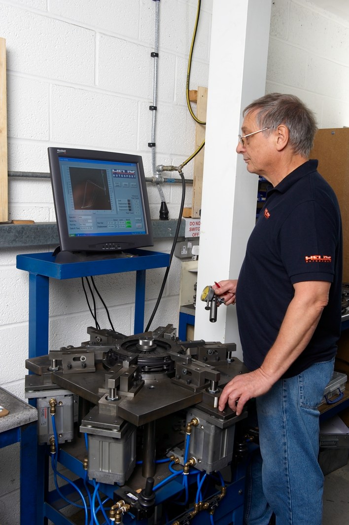 The manufacturing team are trained to inspect and rebuild Helix Autosport clutches. This consists of, visual inspection, clamp loads release pressure check, lift test of the covers and run-out and wear on drive plates.