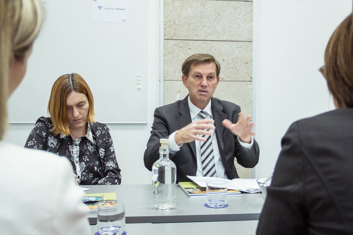 MZEZ_RS's tweet image. Skupaj lahko uresničimo zamisli 👐Zunanji minister @MiroCerar in direktorica @CEF Repanšek sta izpostavil odlično sodelovanje na področju razvojnega sodelovanja Slovenije na Zahodnem Balkanu. Evropska perspektiva regije ostaja osrednja prioriteta 🇸🇮 #EU #StrongerTogether