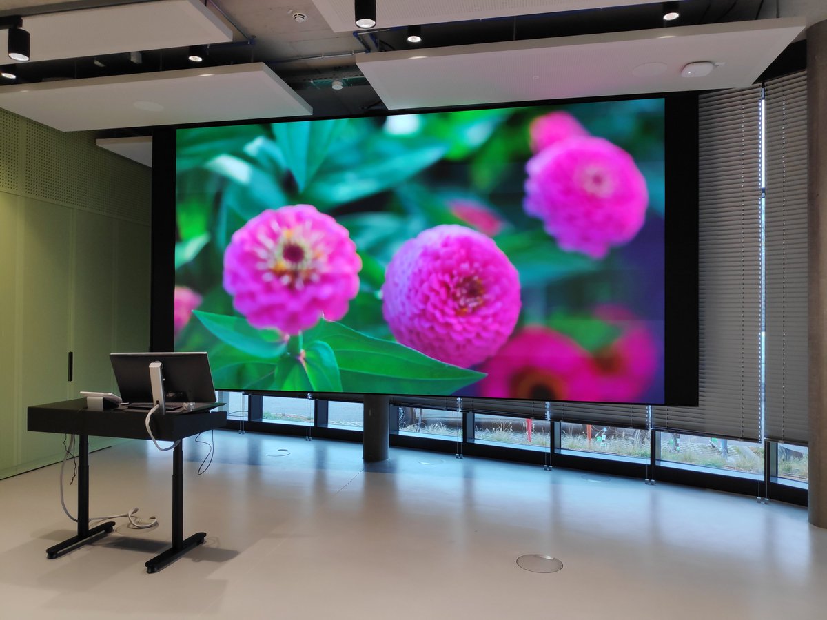 Brand new 4k LED wall is ready for it's first gig, today at .NET Stammtisch <a href="/DotNetLinz/">.NET Stammtisch Linz</a>! meetup.com/NET-Stammtisch…