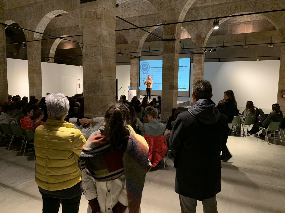 Araba's tweet photo. Aldundiak @xare_eu, euskarazko kultura digitalaren jardunaldia, laguntzen du eta Ohianederrera hurbildu da bisitan Lexuri Ugarte, Euskara zuzendaritzako burua https://t.co/IR2bWGX7T6