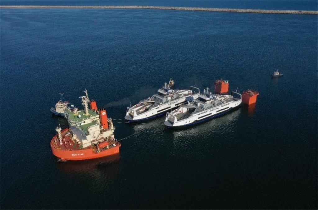 VesselFinder's tweet photo. BC Ferries’ Two Hybrid Electric Ships bound for British Columbia
https://t.co/05RjIjXncq #BCFerries #HybridElectricFerries #BritishColumbia #Damen #SunRise #PanOcean https://t.co/WGGCqvYYRI