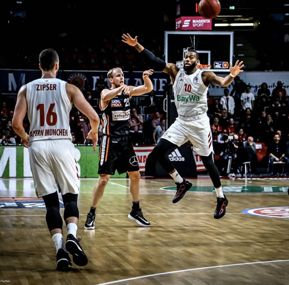 It’s fun keeping track of the guys playing overseas. Here is MN native <a href="/Seth_Hinrichs/">Seth Hinrichs</a> matched up against Greg Monroe. 🔋 #BeTheCatalyst