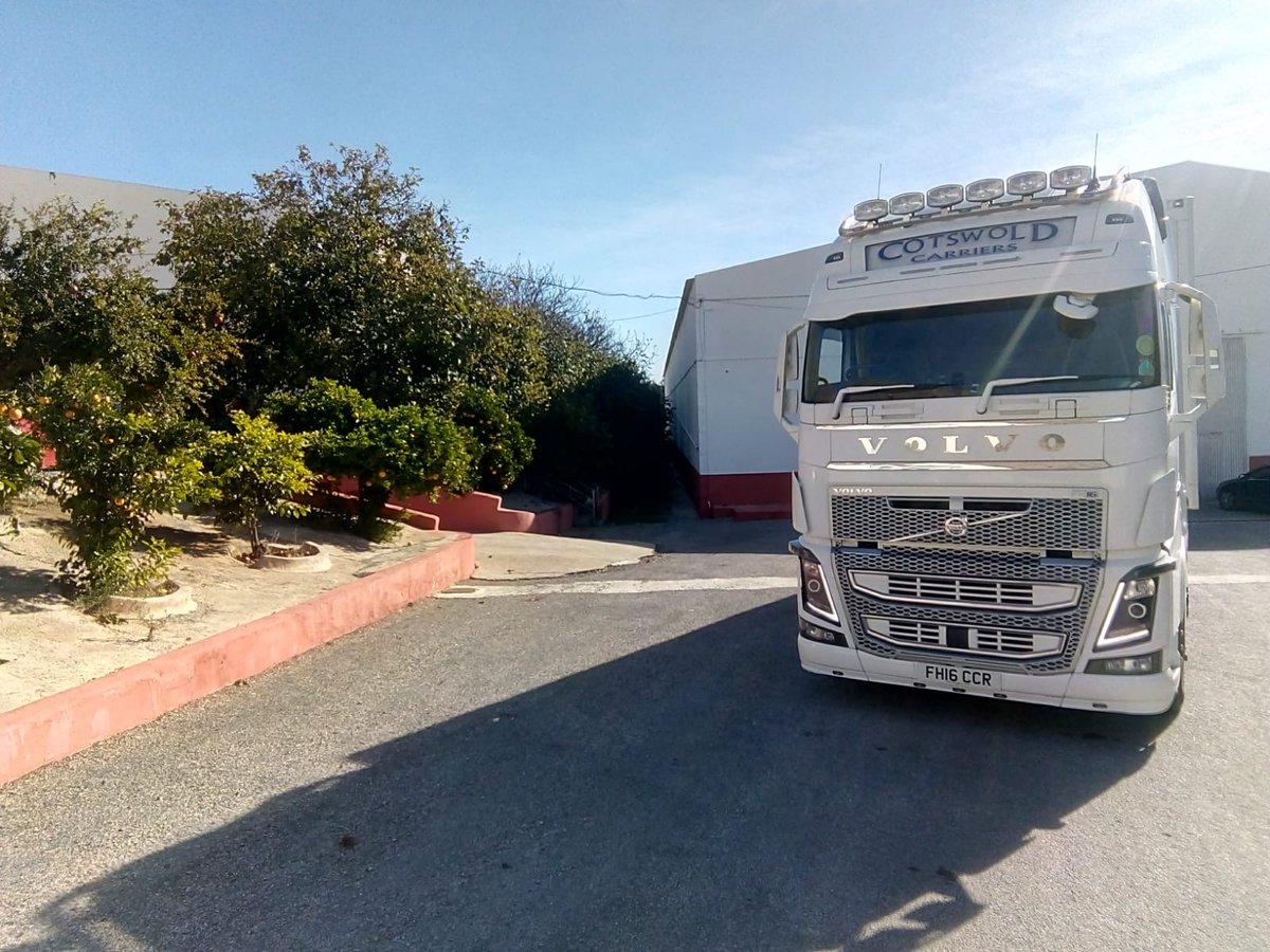 Nick & FH16 loading in the beautiful winter sunshine in Alicante today. You can go off people you know. #europeanhaulage #europeantrucks #volvotrucks