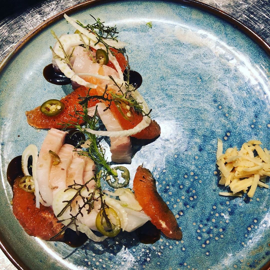 OpenBlueCobia's tweet photo. Cold #smoked #cobia #sashimi
Brûléed grapefruit•Fennel
•pickled serranos•Sweet soy 
•pickled ginger•mizuna
📷IG kylephash
😋
🐟Avail 365 sales@OpenBlue.com
...
#cheflife #chef #fish #seafood
#321eats #openblue #coldsmoked #kingfish #ling #seafood2xwk https://t.co/pnshZw7SU2
