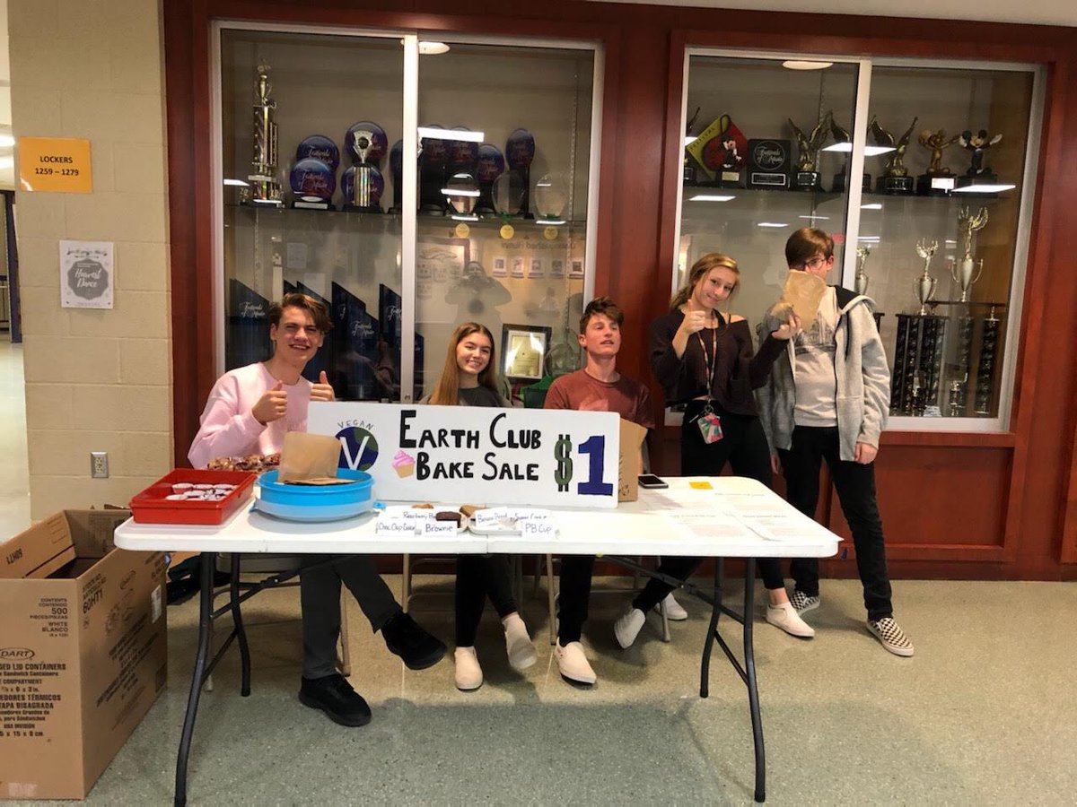Earth Club held a Vegan Bake Sale!  Great job Mustangs!  #plumproud #plumearthclub  <a href="/PHSEarthClub/">PHS Earth Club</a>
