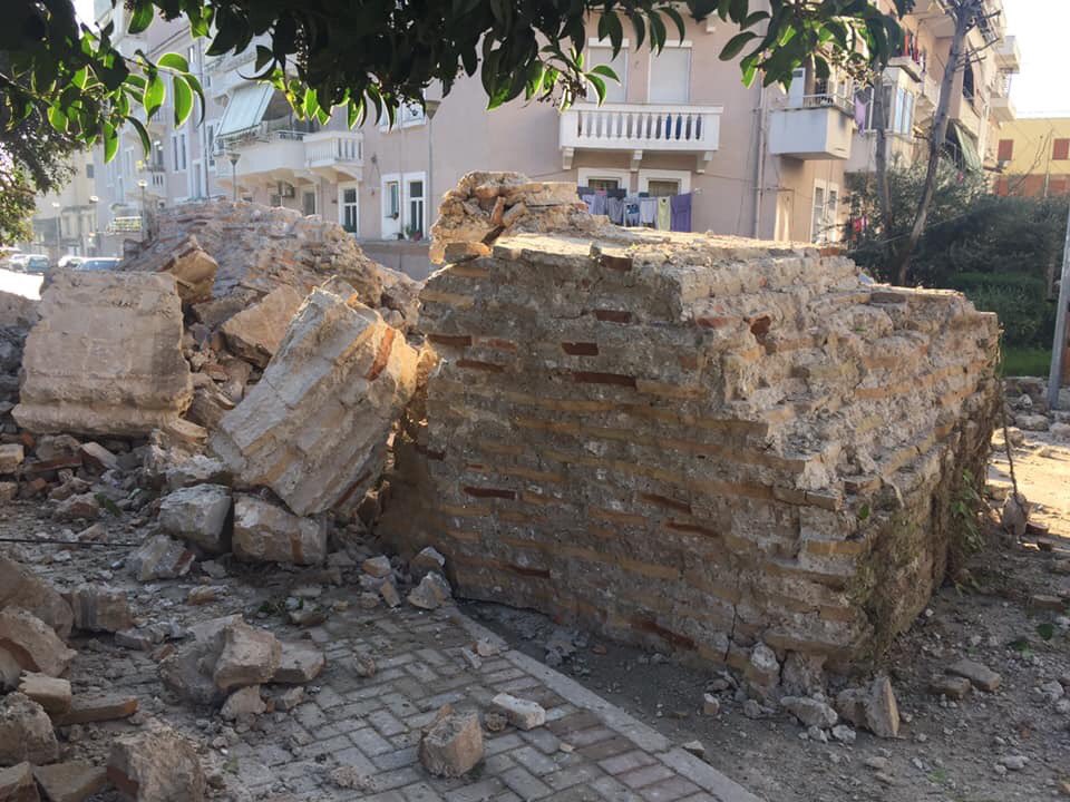 School a little bit damaged. #albania #AlbanianCollege #Earthquake