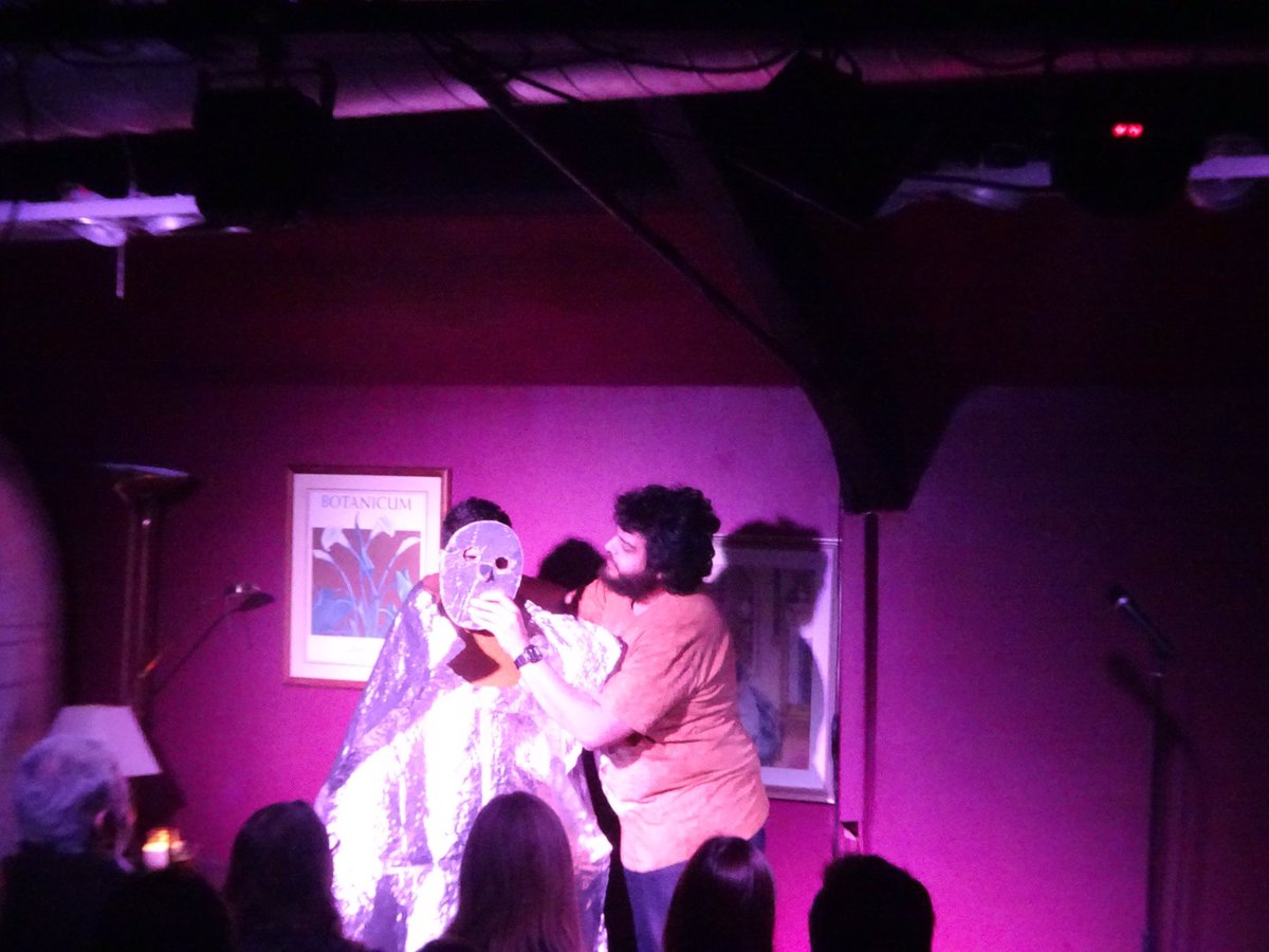 Your opening act for 5th Dec will be  alternative comic 
<a href="/Sanjsmash/">sunjai arif</a>
 
🎟👉🏼 standanddelivercomedy.com

"Sunjai quickly wins over audiences with his confidence and warm personality"

Here's a pic of what he did last time... wWe can't explain it either! 😆🙃 #rdguk #standup