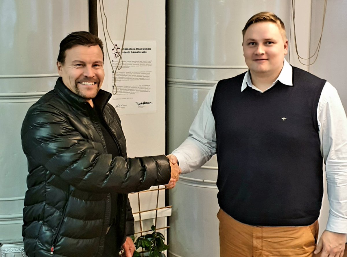 🏰 Tonttikauppa kätelty.
🤠 Tervetuloa Luhankaan T ja J.
#Luhanka
#kauppakäyniinettäkorviapakottaa