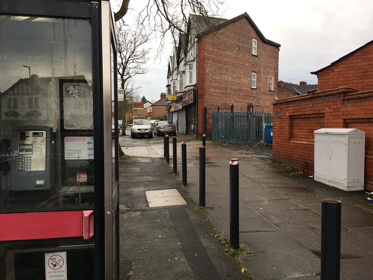 Daily occurrence - twitter thread continues - pavement parking & driving - just why is it allowed? - do our local councillors or police officers pass this spot on Slade Lane  #Burnage at all?  @ben_clay  @bevcraig  @CllrAzraAli  @GMPLevsBurnage