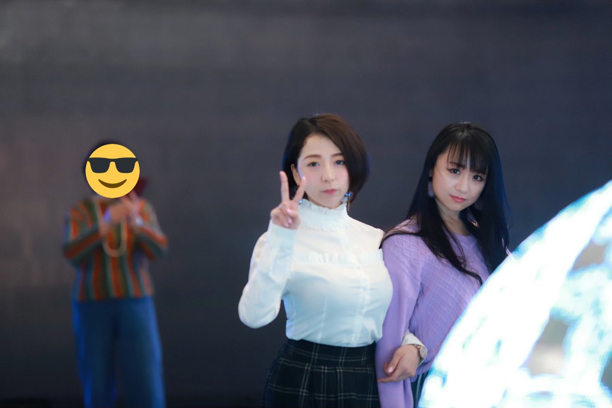 久保亜沙香 旅先でついつい開催してしまうのが いかにしてダサい写真が撮れるか選手権ですね 下の方でしちゃうピースが絶妙にダサいですね 荷物も手離さないですしね 2枚目は前回の撮影の時の どちらもりなちゃんが撮ってくれました 優勝です